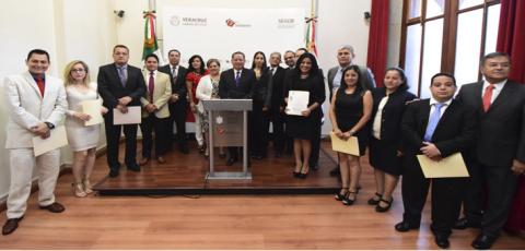 Entrega SEGOB patentes de Aspirantes al Ejercicio del Notariado