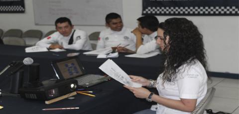 Imparten clases de Inglés a policías estatales