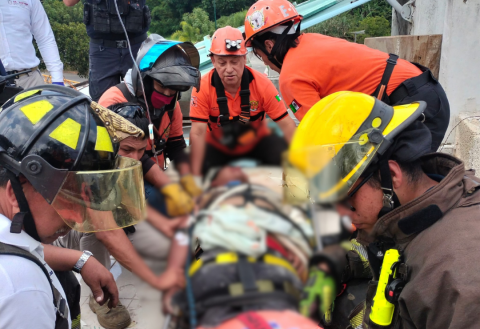 Hombre sufre descarga eléctrica en Xalapa; fue hospitalizado