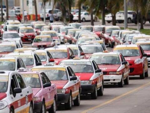 ¿Tarifa por kilometraje? Esto propone líder taxista en Veracruz