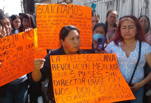 Telesecundaria de Xalapa lleva 5 meses sin directora; explota protesta