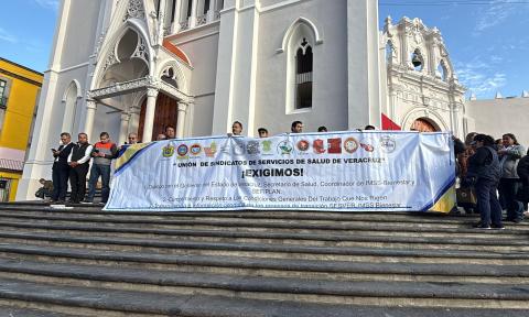 Trabajadores de salud protestan por transición a IMSS-Bienestar