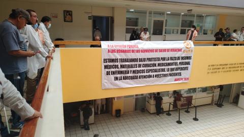 Trabajan bajo protesta en CAE Xalapa por falta de insumos Trabajan bajo protesta en CAE Xalapa por falta de insumos