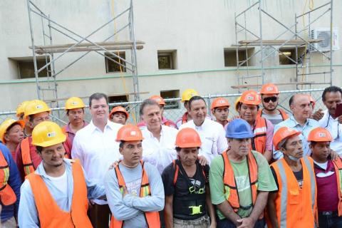 Asiste Ramón Poo al anuncio de trabajos de conclusión del Hospital Infantil