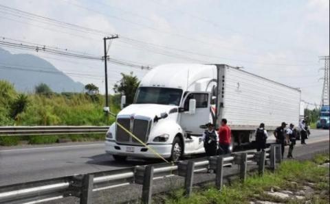 Recuperan tráiler con automóviles; fue robador en la Córdoba-Puebla