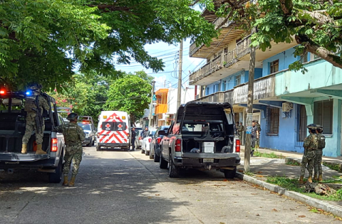 Tras pelea con su novia, marino es quemado con aceite en Coatza
