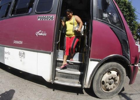 Alza en precio del pasaje divide opiniones en el Congreso