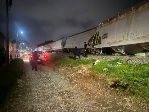 Descarrila tren en Ciudad Mendoza; tomará dos días quitar vagones
