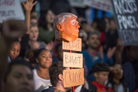 Analiza Trump a racistas y xenófobos para su gabinete