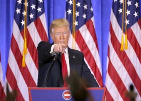 Trump se burla de Kim Jong-un, lo llama "hombre cohete"