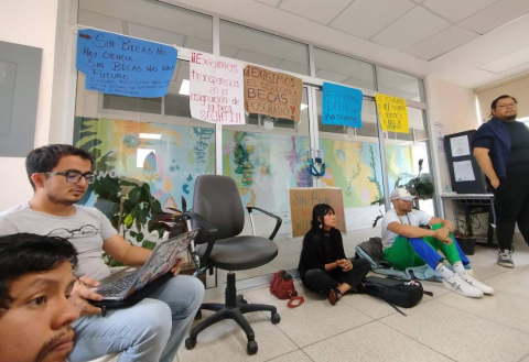Ni UV ni Conahcyt dan becas: estudiantes de posgrado de Xalapa