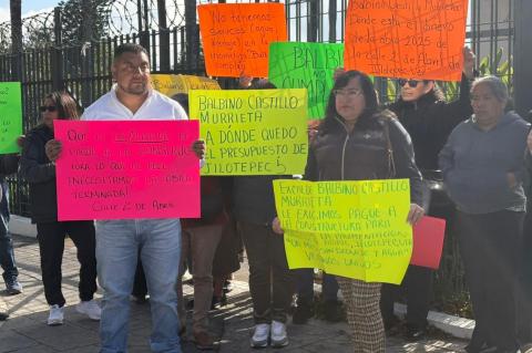 Abandonan obra en Jilotepec y vecinos protestan en el Congreso