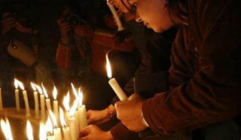 Madre sacrifica a un gemelo para salvar al otro