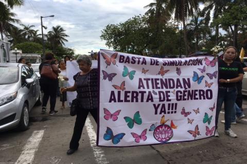 Denuncian abandono en atención a violencia contra mujeres en Veracruz