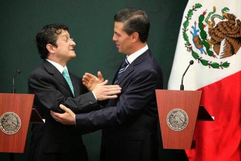 AMLO califica a Andrade de alcahuete por fallo de Casa Blanca