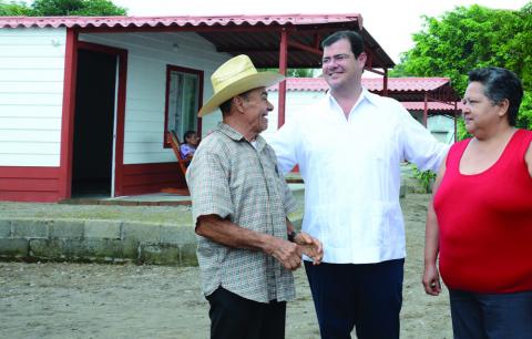 En 2015 otorgó Ramón Poo certeza al patrimonio de familias veracruzanas image 3