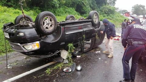 Se accidenta familia en la Puebla-Córdoba, un muerto y 5 heridos