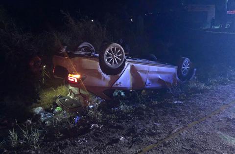 Tras volcadura, muere conductor en Texistepec