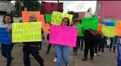 ¡Queremos maestros!, gritan a la SEV padres de Técnica de Ixtaczoquitlán