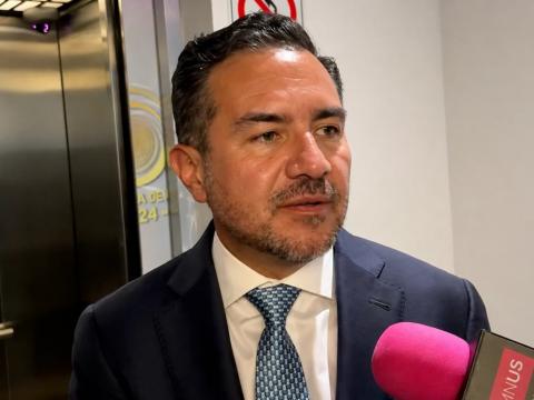 Yunes Márquez niega cancelación de visa y acusa a la IA