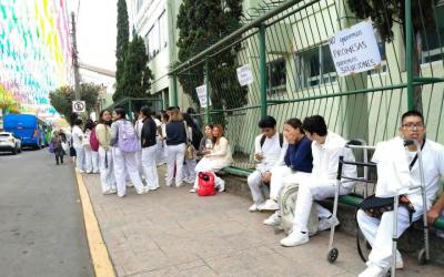 Estudiantes toman Facultad de Medicina UV en Ciudad Mendoza