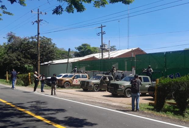 Aseguran presunta planta clandestina de combustible en Coatepec 