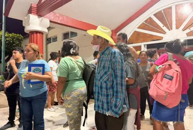 Descartan reubicar a familias tras explosión de planta en Jáltipan 