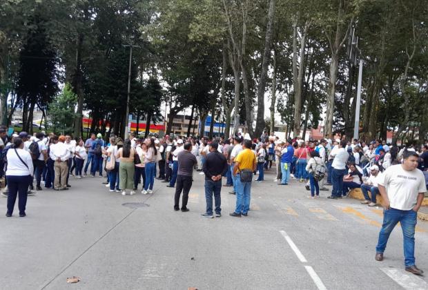 Maestros de la UPAV bloquean Sefiplan por adeudos salariales