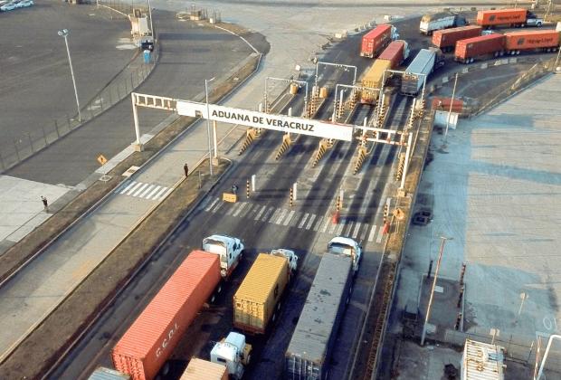 Operadores esperan hasta 24 horas por retrasos en Aduana de Veracruz