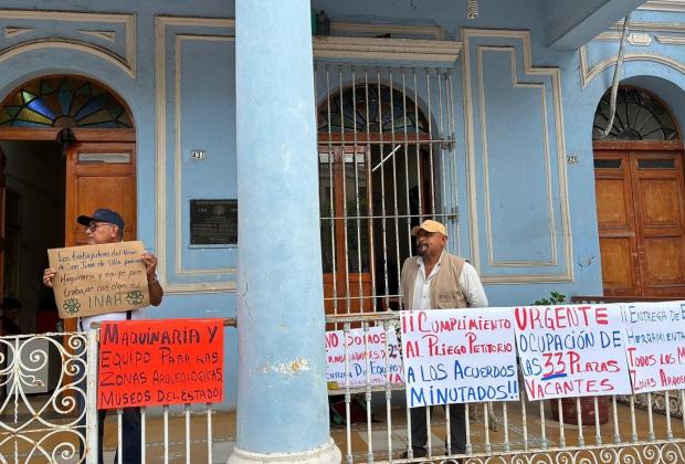 Trabajadores del INAH Veracruz protestan por falta de equipo