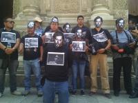 Colegas de ‪#‎Oaxaca‬ exigiendo justicia para ‪#‎Ruben‬ ‪#‎Espinosa‬ ‪#‎periodista‬ ‪#‎Veracruz‬