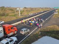 Bloqueo en la Veracruz-Cardel: Nahle destraba circulación tras protesta
