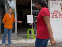 Comerciante instala punto de hidratación por ola de calor en Coatza