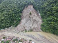 Habitantes de Ilamatlán piden apoyo tras deslave de cerro