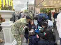 Frente a Nahle, alumnos se desmayan en acto del Día de la Bandera