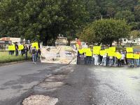 Habitantes bloquean la Xalapa-Perote por deterioro de carretera