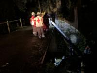 Hombre muere al caer con su automóvil al río Pixquiac, en Coatepec