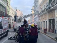 Incendio consume bodega de zapatería en centro de Veracruz
