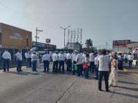 Jubilados de CFE bloquearon Díaz Mirón por recorte a sus pensiones