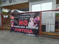 Madre protesta en SEV por maltrato infantil en primaria de El Higo