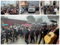 Decenas despiden a Zenyazen Escobar en su sepulcro en Río Blanco